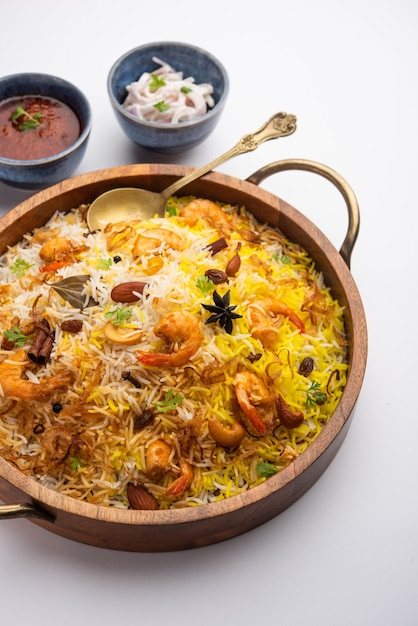 Smaczne i pyszne krewetki biryani, jheenga pulav lub pilaf z krewetkami