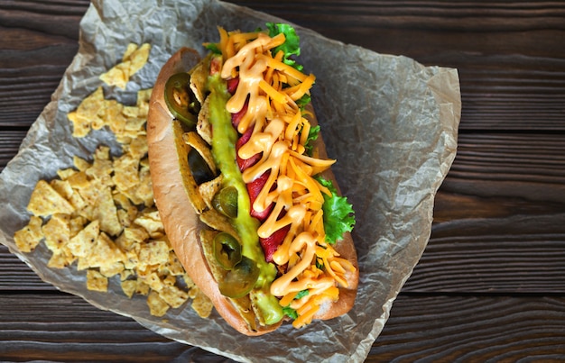 Smaczny Hot Dog Z Kiełbasą I Warzywami