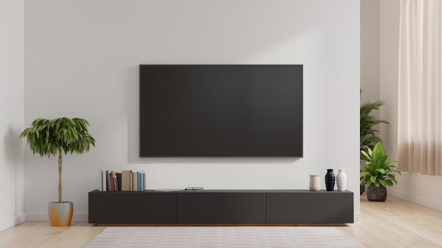 Smart TV na białej ścianie w salonie, minimalistyczny design.