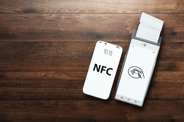 Smartfon z białym ekranem i elektronicznym terminalem płatniczym NFC. Płatność z nfc, system płatności zbliżeniowych, zakupy, pieniądz elektroniczny. Ilustracja 3D, renderowanie 3D.