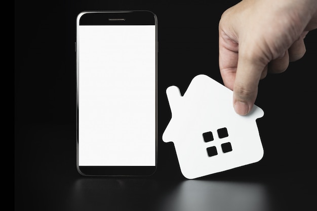 Smartfon z modelem ikon domu, dom do wynajęcia, wybór domu