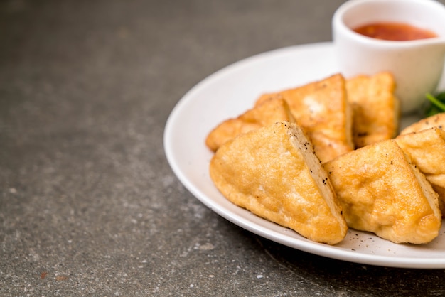 smażone tofu - wegańskie jedzenie