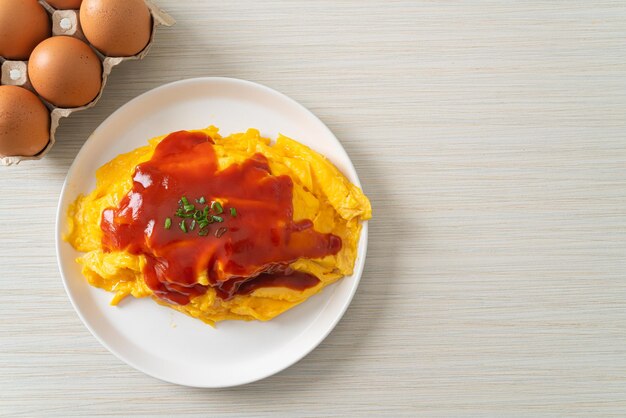 Smażony Ryż Smażony w Zawijaniu Omlet lub Omurice po Japońsku - Azjatycka kuchnia