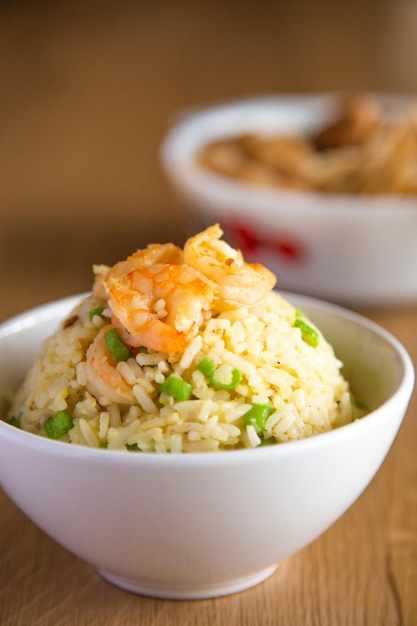 Smażony ryż z krewetkami