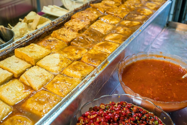 Śmierdzące Tofu na Jiufen Old Street w Tajpej na Tajwanie