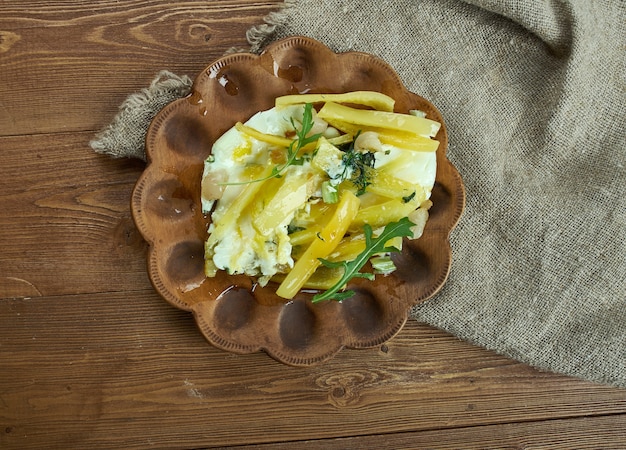 Śniadanie Bałkańskie, Jajecznica Z Bekonem I Warzywami