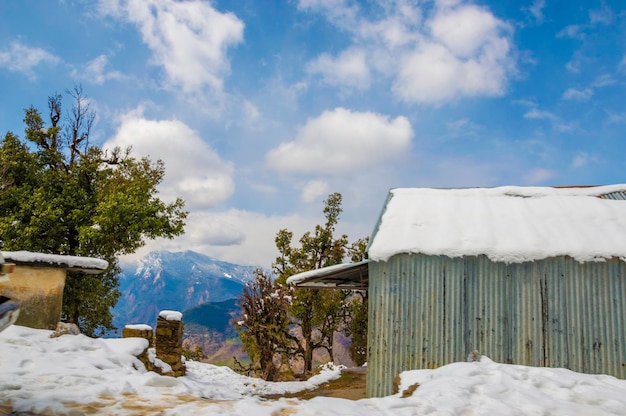 Zdjęcie Śnieżny stragan w pobliżu makku band uttrakhand