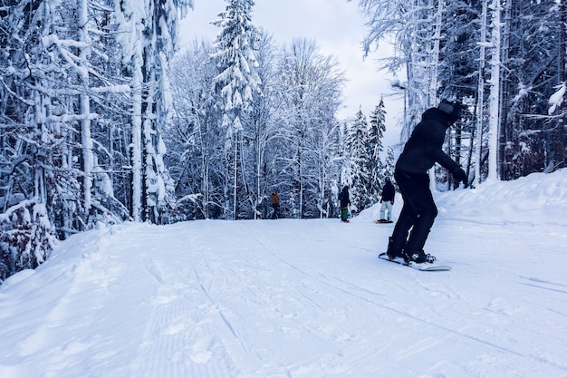 Snowboardziści Na Wzgórzu