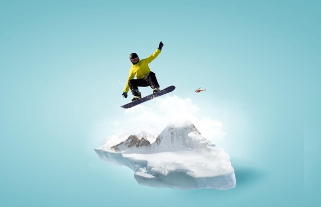 Snowboardzista i krajobraz Alp. Różne środki przekazu