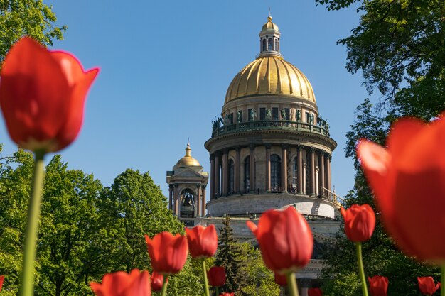 Zdjęcie sobór izaaka w słoneczny letni dzień petersburg rosja 2 czerwca 2021 20