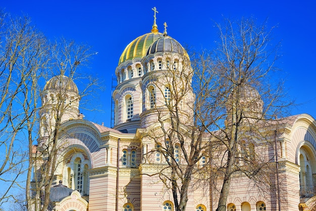 Zdjęcie sobór narodzenia pańskiego w rydze katedra łotewskiego kościoła prawosławnego