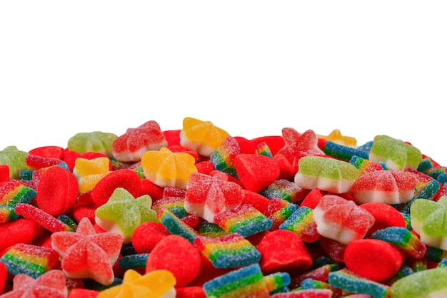 Soczyste kolorowe cukierki galaretki na białym tle Gummy candies