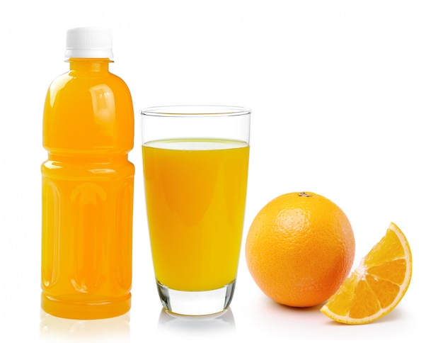 sok pomarańczowy na białym tle