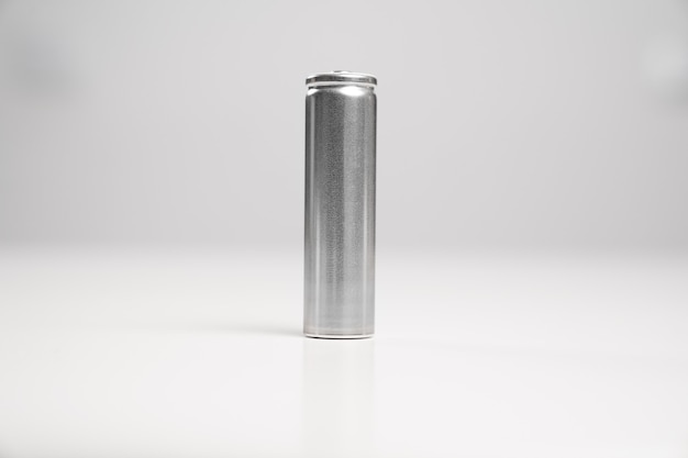 Sól do baterii srebrnej AA i alkaliczna GP R6 na białym tle