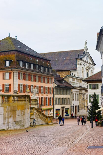 Solothurn, Szwajcaria - 3 stycznia 2014: Solothurn Street widok z katedry św Ursus. Solothurn jest stolicą kantonu Solothurn w Szwajcarii.