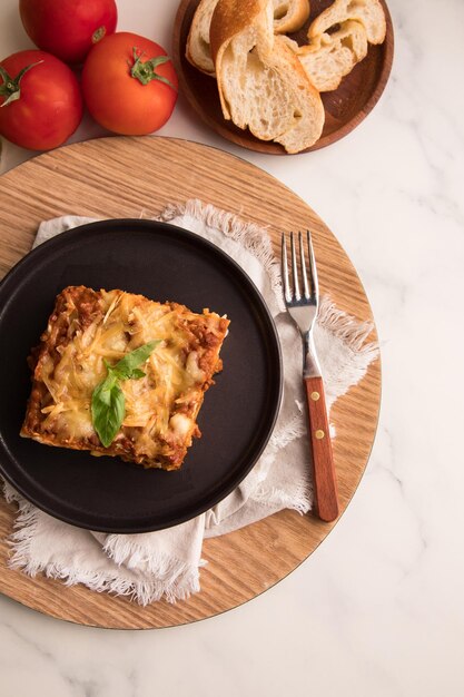 Sos pomidorowy Bolognese tradycyjna lasagna