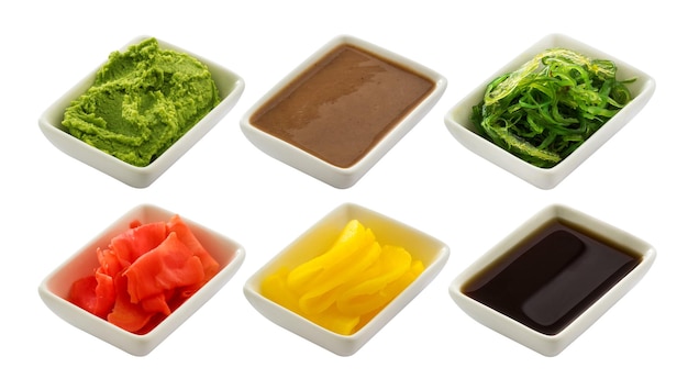 Sos sojowy wasabi marynowany imbir chuka sos sezamowy i marynowane rzodkiewki