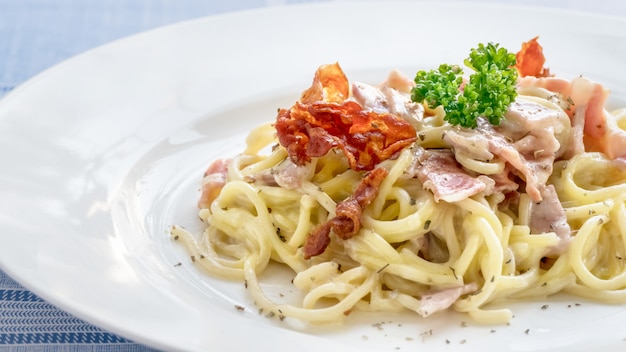 Spaghetti carbonara na danie