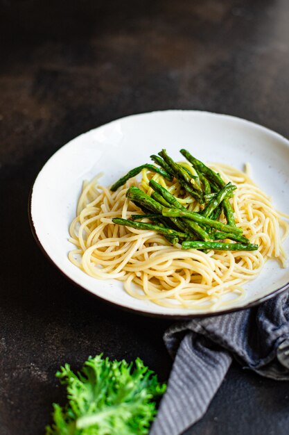 spaghetti fasolka szparagowa sos serowy makaron