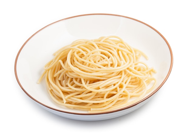 Spaghetti na białym tle ścieżki przycinającej