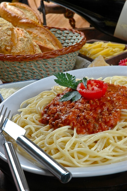 Spaghetti z sosem bolońskim