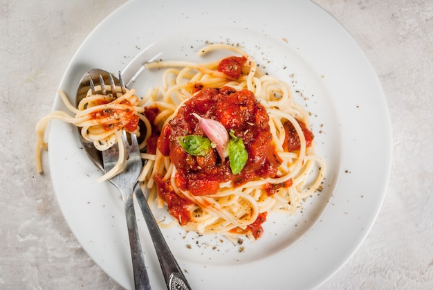 Spaghetti Z Sosem Marinara