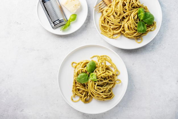 Spaghetti z sosem pesto