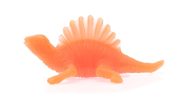 Spinozaur wykonany z tworzywa sztucznego. zabawka dinozaura na białym tle