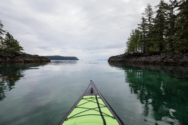 Spływ kajakowy w pobliżu Port Hardy