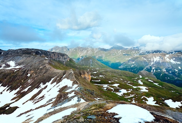 Spokojna letnia góra Alp, widok z Grossglockner High Alpine Road