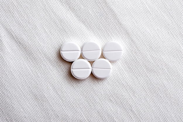 Zdjęcie sportowe pigułki antykoncepcyjne na stole