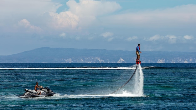 Sporty wodne na Bali - flyboarding. Indonezja