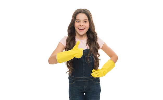 Sprzątaczka dziewczyna w czyszczących rękawiczkach pokazuje kciuk w górę nastoletniej dziewczyny czystsze w rękawiczkach odizolowywających na bielu