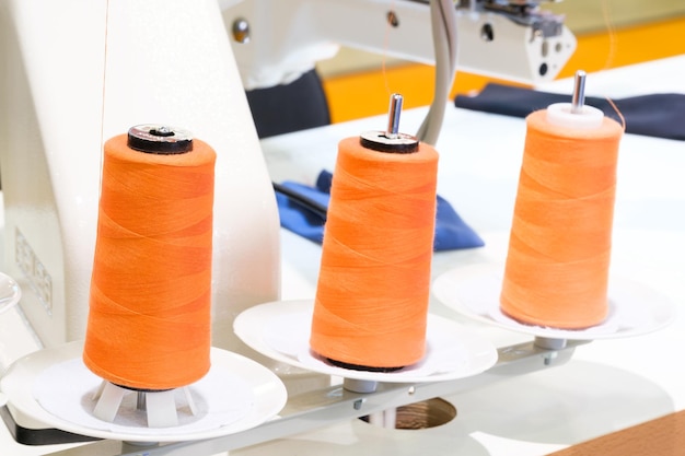 Sprzęt do szycia sprzęt krosien na tle koncepcji przemysłowej fabryki odzieży