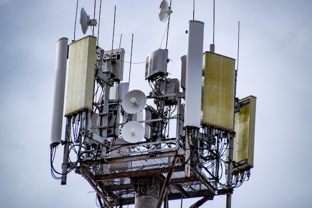 Zdjęcie sprzęt na wieżach telefonów komórkowych