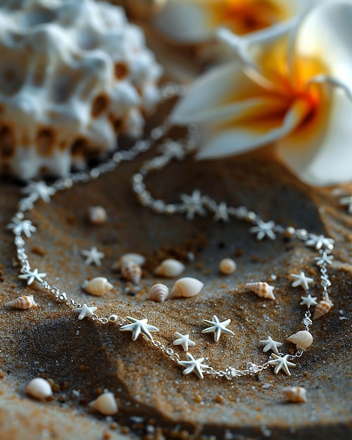 Zdjęcie srebrna kostka ozdobiona maleńką gwiazdką morską