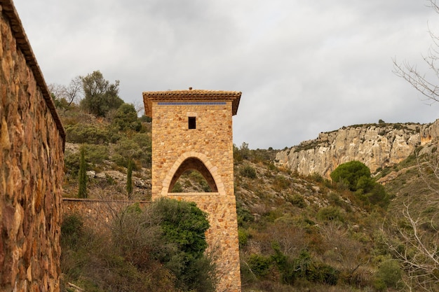 średniowieczne miasto kamienna ulica kamienne domy hiszpański krajobraz rzeka kanion vero wapień krajobraz sierra de guara sporty ekstremalne vero rzeka architektura