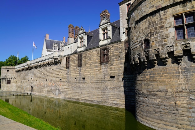 Średniowieczny zamek książąt Bretanii Chateau des Ducs de Bretagne w mieście Nantes Francja