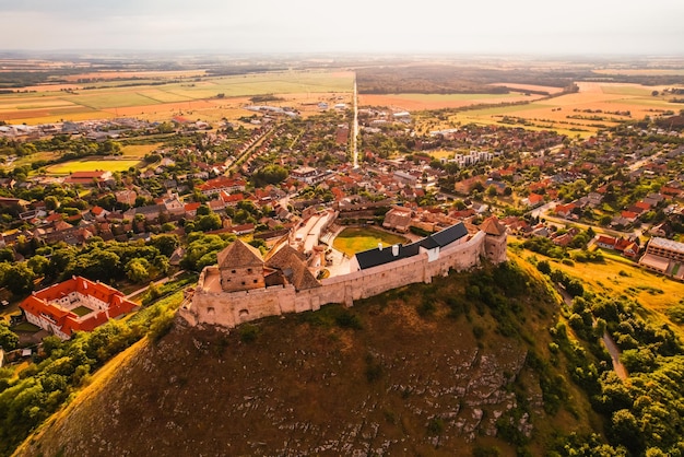 Średniowieczny zamek na szczycie wzgórza w komitacie Sumeg Veszprem Węgry Zbudowany w połowie lub pod koniec XIII wieku przez Belę IV z Węgier W pobliżu jeziora Balaton