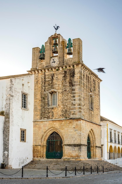 Śródmieście Faro z katedrą Se rano Algarve Portugalia