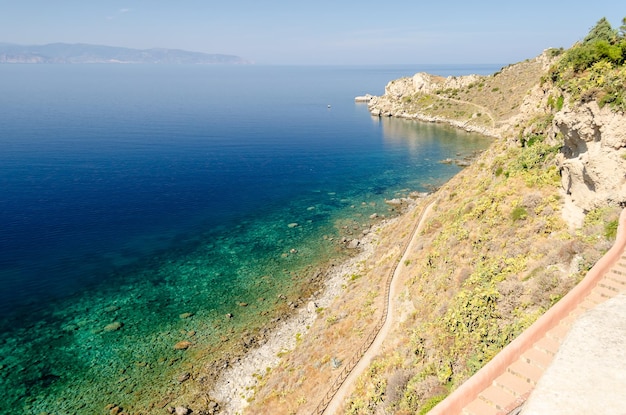 Śródziemnomorska plaża w Milazzo Sycylia Włochy