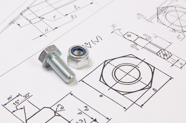 Śruby i nakrętki na rysunkach technicznych.