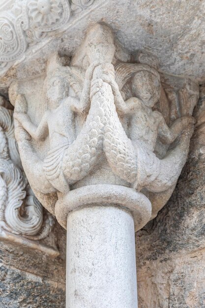 St Michael Abbey Sacra di San Michele Włochy Rzeźba potwora Gargoyle XI wiek