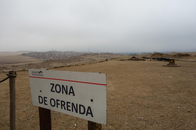 Stanowisko archeologiczne Pachacamac w Limie w Peru. Ruiny i sanktuarium z czasów przedinkaskich