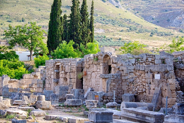 Stanowisko wykopalisk archeologicznych w świątyni Apolla w Koryncie, Grecja