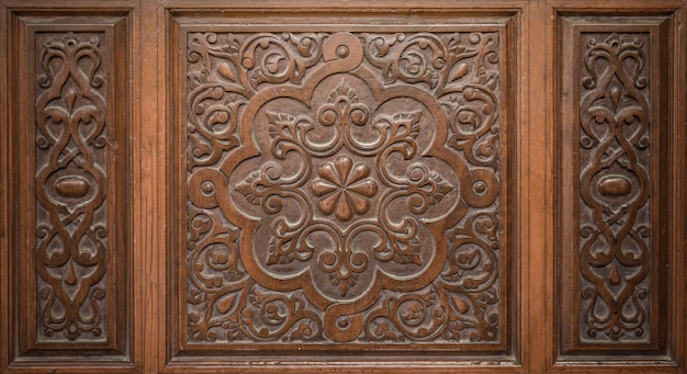 Stara dekoracyjna sztuka islamska grawerująca na drewnie