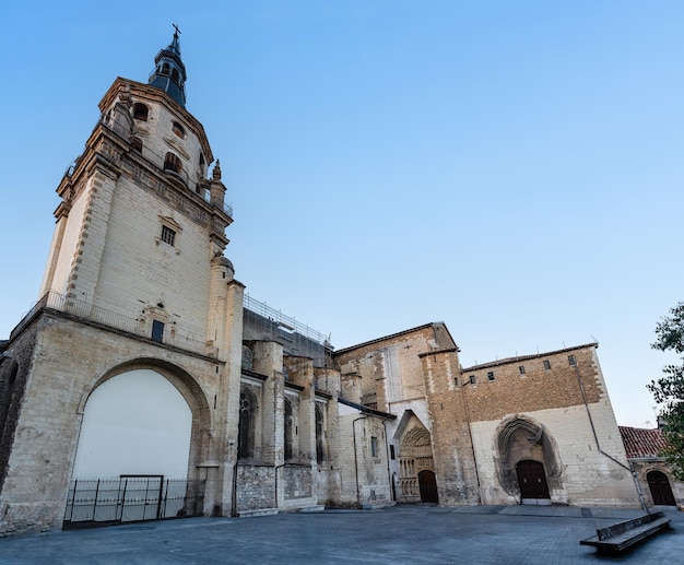 Stara katedra Santa Maria pod stałą renowacją w mieście Vitoria Kraj Basków