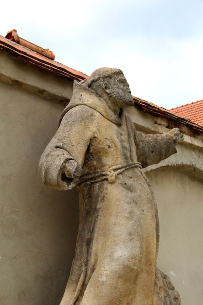 Stara Rzeźba Mnich Wykonane Z Kamienia