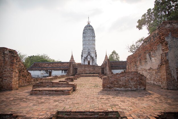 stara stupa buddyzm architektura przy Ayuthaya, Tajlandia