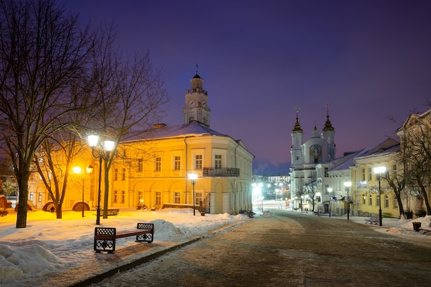 Stare centrum Witebska (Białoruś) nocą